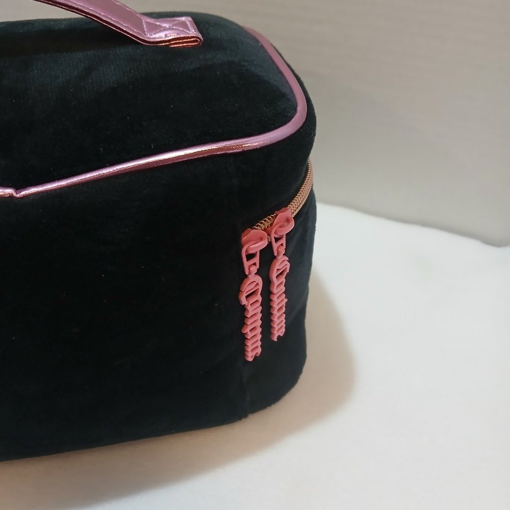 Juicy Couture Women's Cosmetics Train Case Black Velour with Pink rhinestones - Picture 5 of 7